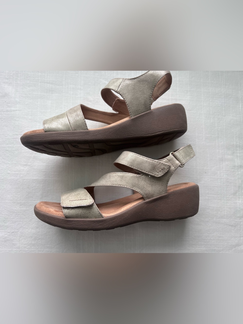 Easy Spirit Kimberly3 Pewter Metallic Comfort Strappy Sandals Size 8.5M - Picture 5 of 7